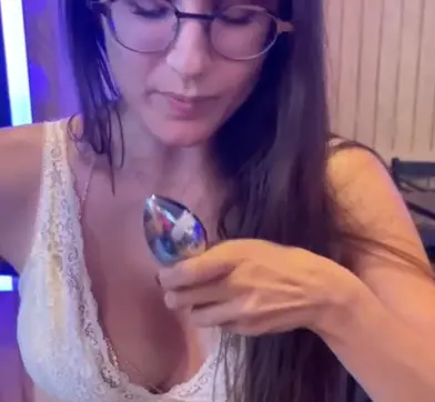 Lillyvig_public_butt_plug