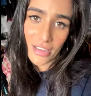 showing boobs in livestream