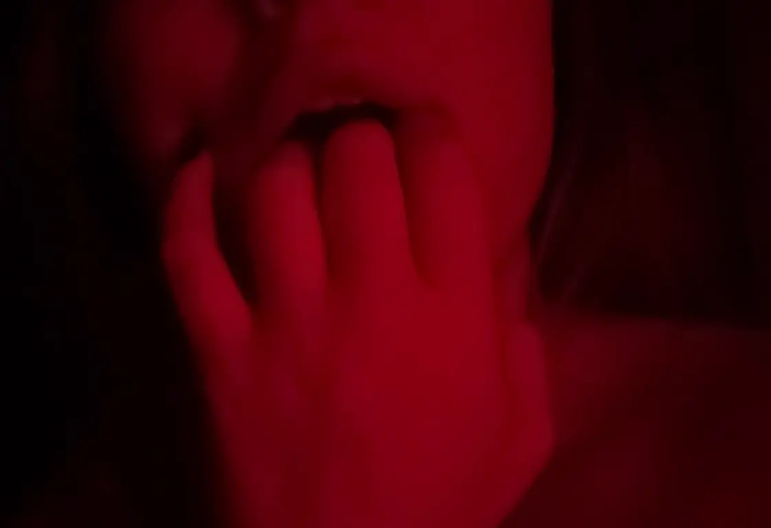 licking fingers