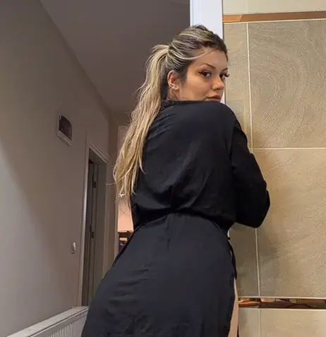 shaking ass
