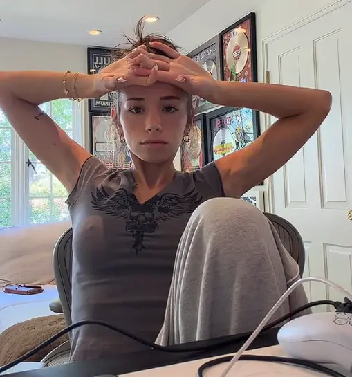 No bra teasing