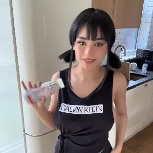 Lela Sohna showing boobs
