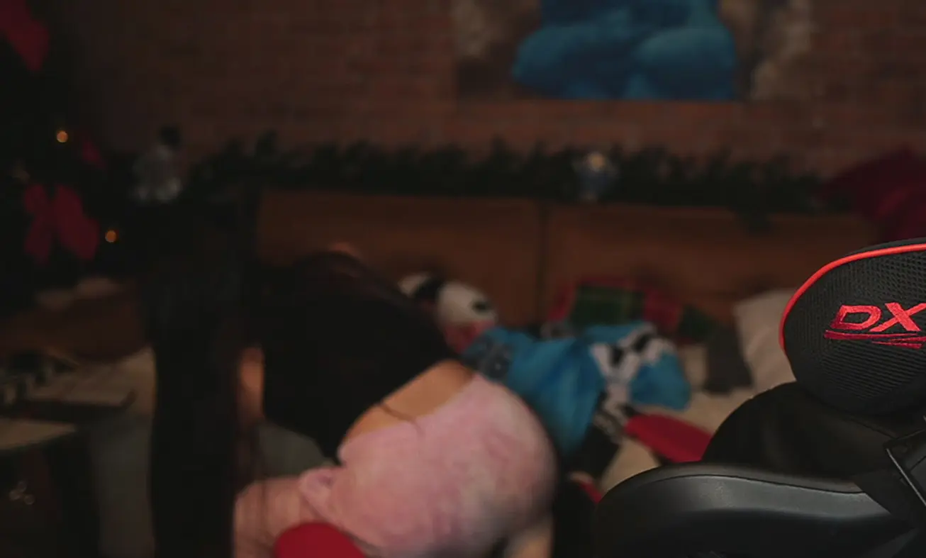 showing ass in live