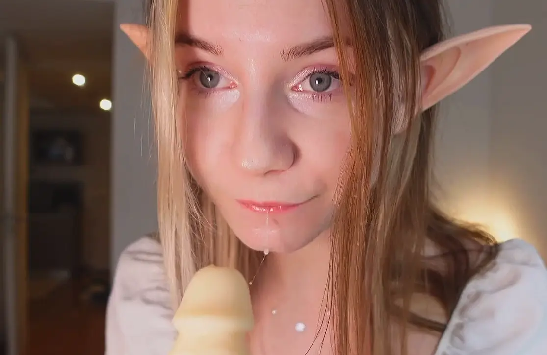 devdasha licking dildo