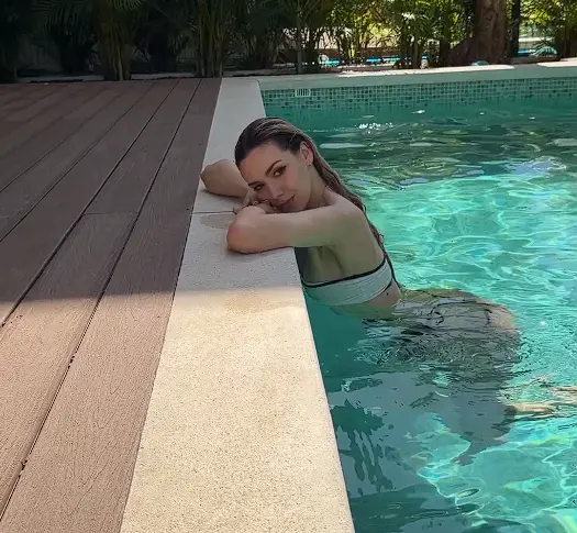 hopeheaven blowjob near swimming pool