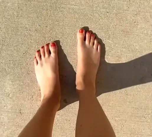 feet while walking
