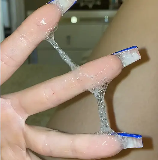Yummy 😋 Her pussy cum very viscous. 👅