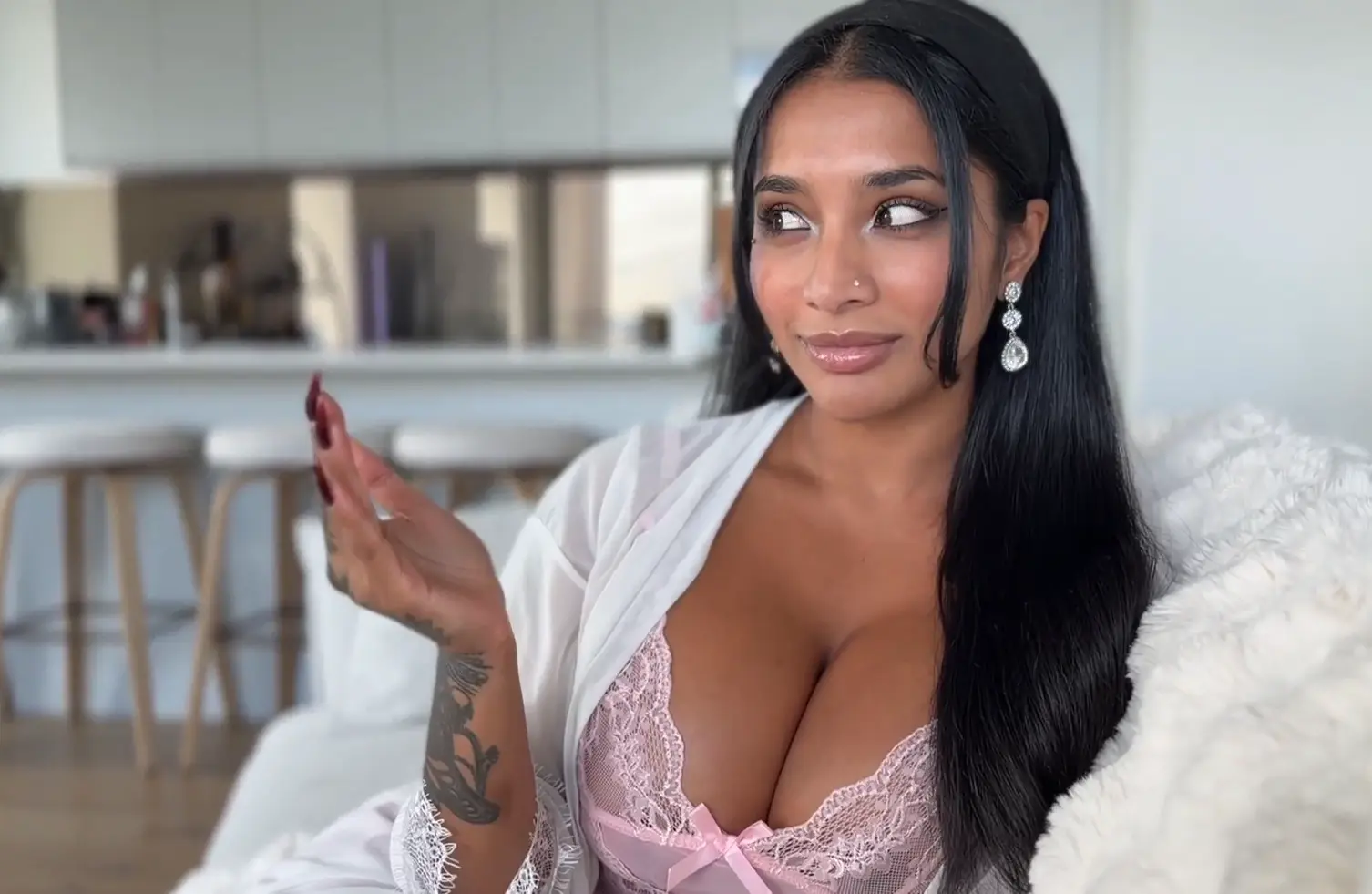 Baddiesonlypov scene