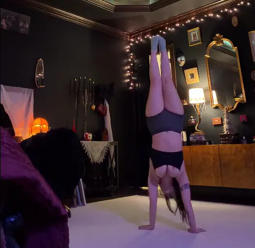 bigtittygothegg is very flexible