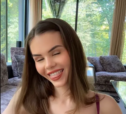 Stimulating my nipples through this lace bra… my perky, full tits are barely hanging on inside of it 